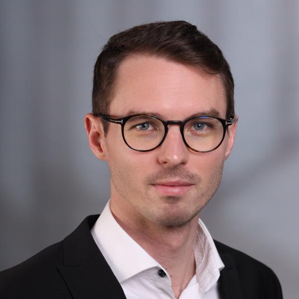 Dr. Matthias Lang