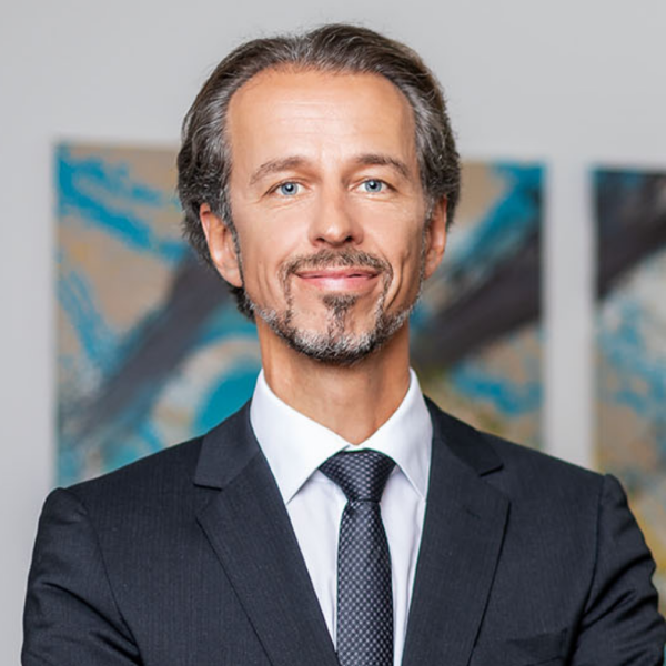 Dr. Hannes Wiesflecker